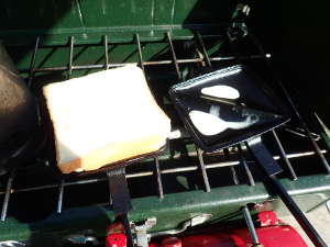 ④バターをプレートに置きパンをのせるの画像07
