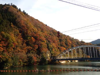 相模湖大橋と嵐山の画像02