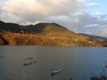 勝瀬橋と相模湖と紅葉の画像15