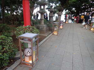 江島神社中津宮参道の灯籠の画像27