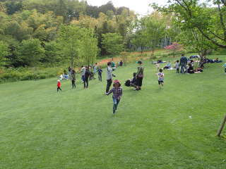 芝生を走る子どもたちの画像39