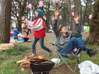 桜舞う上大島キャンプ場の画像04