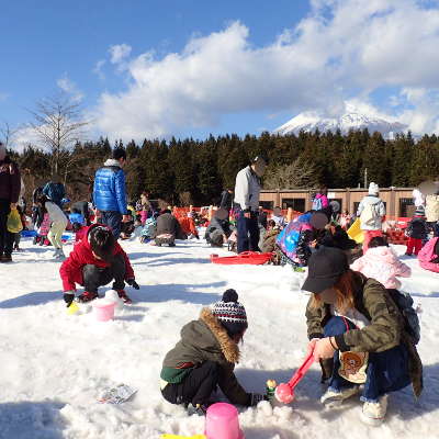 雪遊びのイメージ画像03