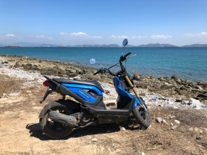 シーチャン島で借りたレンタルバイク
