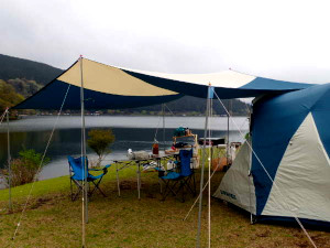 湖畔キャンプの画像