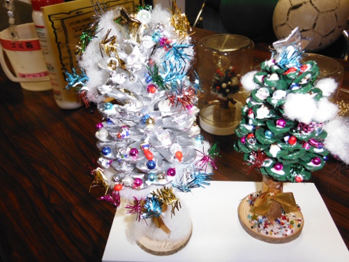 マツボックリのクリスマスツリー02の画像