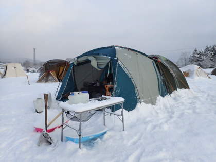 雪の中の私たちのテントの画像19