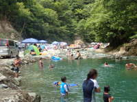 唐沢キャンプ場で川泳ぎ