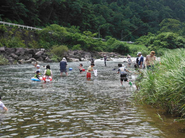 川遊び