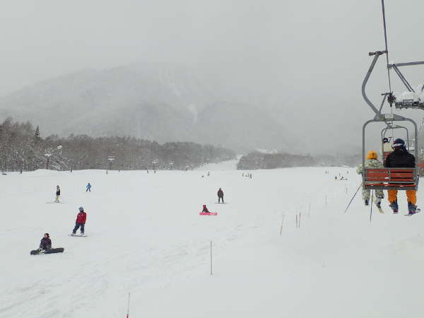 混雑がほとんどない、広い緩斜面が中心の爺ガ岳スキー場（2015/02/15）の画像01