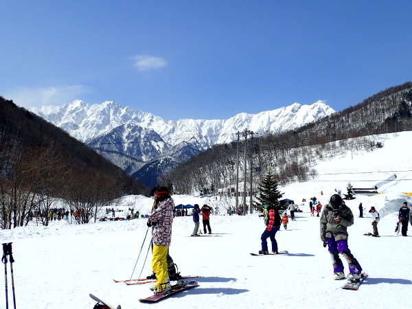 鹿島槍スキー場から見える絶景（左：爺ヶ岳　右：鹿島槍ヶ岳）（2015/03/15）の画像01