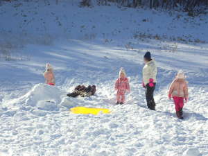 ゲレンデの雪で遊ぶの画像12