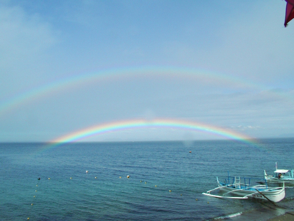 アニラオの海と虹の画像01