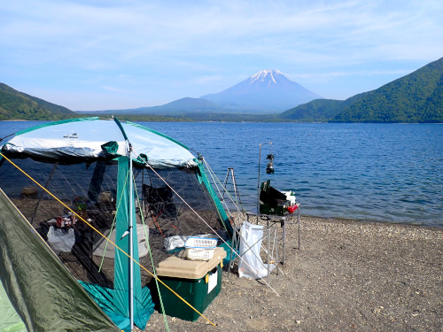 今回は、湖畔サイトが確保できた