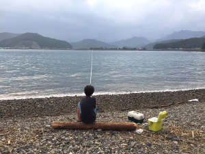 目の前の海岸での釣り