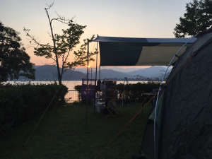 夕日とテント