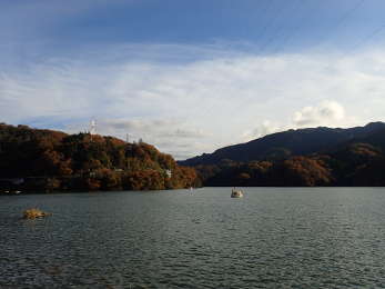 県立相模湖公園から石老山と相模湖の画像07