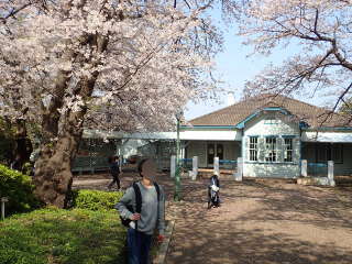 旧山手68番館と桜の画像15