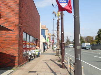 ストリートには、FUSSA16の旗がの画像45