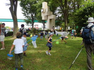 ぞくぞくと子どもたちが集まって来るの画像07