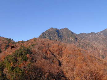 頂上が鶏のトサカに似る鶏冠山の画像33