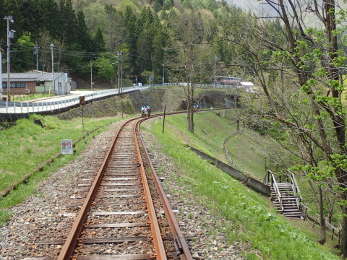 線路ぎわに徐行の案内板の画像11