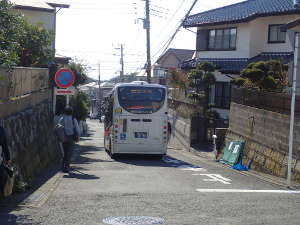 住宅街を走るバスの画像28