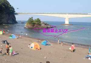 弁天島側と海水浴場ブイ間は遊泳禁止