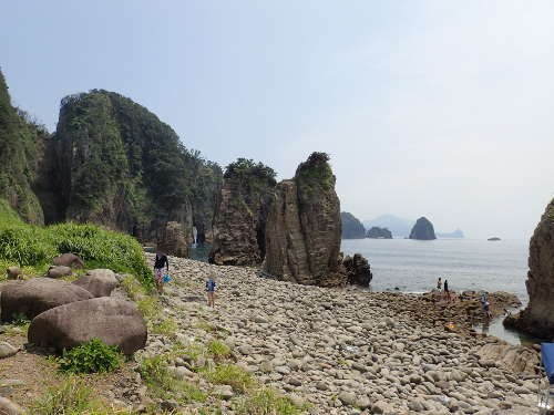 浮島海岸南側の奇岩