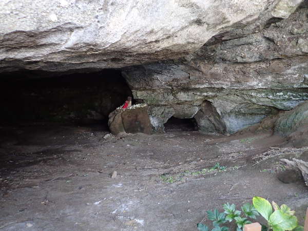 日蓮が避泊したといわれている日蓮洞窟の画像21