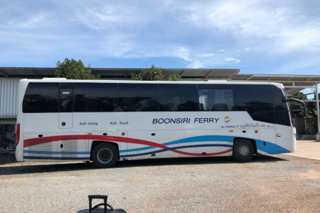 Boonsiri Ferryの長距離バス
