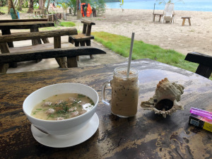 海を見ながらの軽食