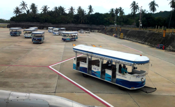 サムイ空港のかわいい移動車