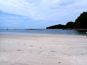 白砂のビーチと海