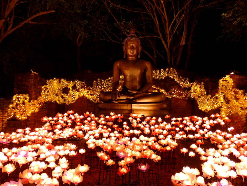 タイらしい仏像のThai Spiritイルミネーション