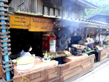 食べ物の屋台的な店も多いの画像11