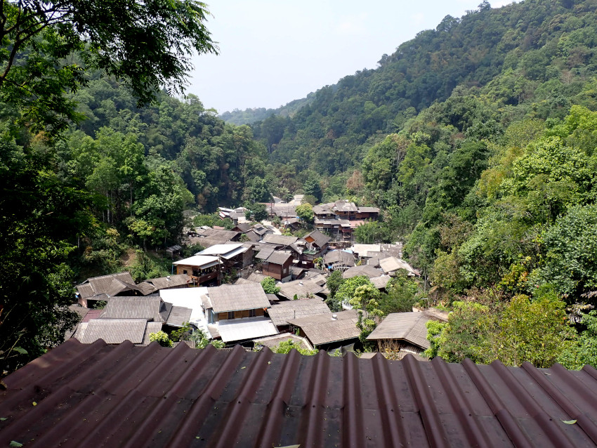 カフェから見たメーカンポン村の全景の画像33