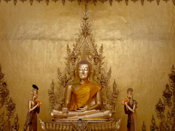寺院内の仏像の画像05