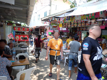 タイローカルフード店も多い