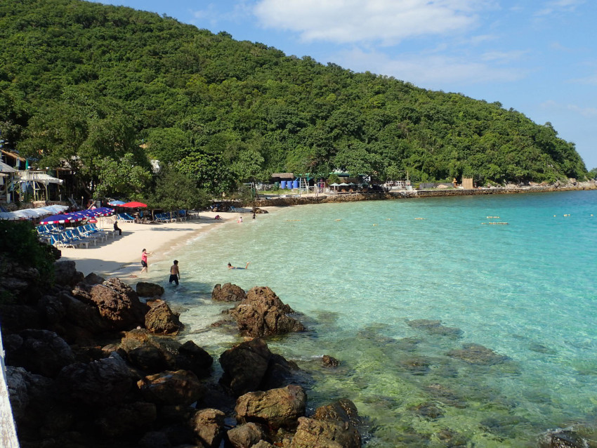 小ぢんまりとしたサンワンビーチ(Sang Wan Beach)