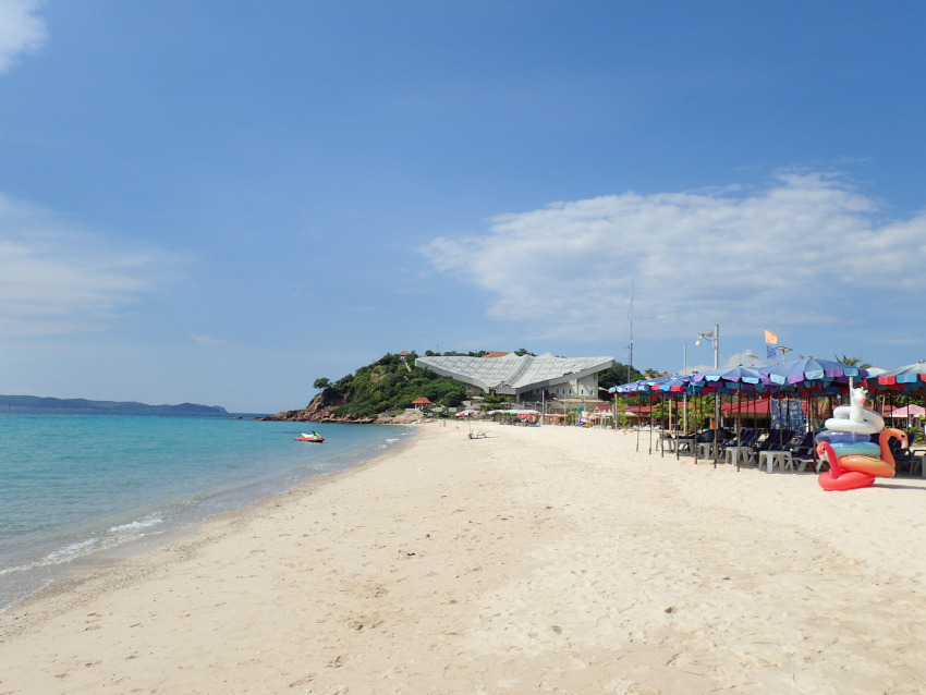 小ぢんまりとしたサンワンビーチ(Sang Wan Beach)