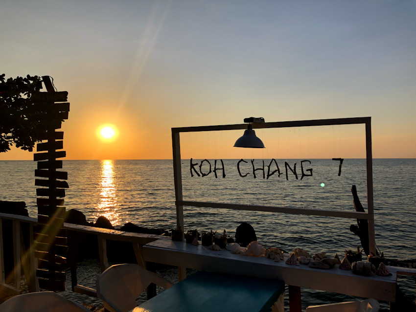 宿泊したKohchang7 GuestHouseのレストランから見る夕日