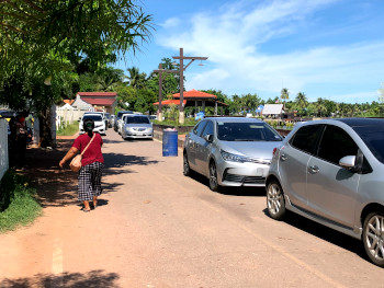 タイの路上駐車はすごい