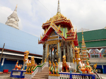 ビルマ風寺院のお堂の画像12