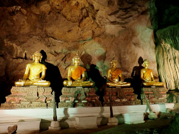 洞窟のバックが仏像を映えさせるの画像17