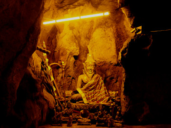 洞窟の穴にも仏像群がの画像26