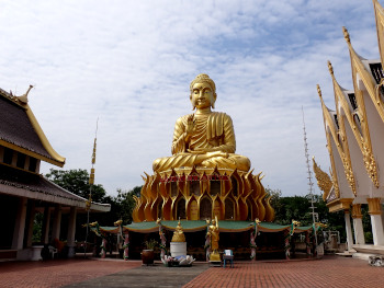金色の仏像の画像49